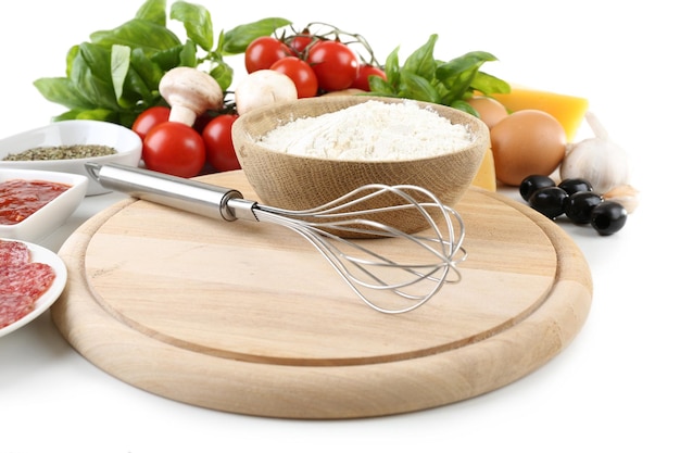 Kuchnia z blatem i naczyniami